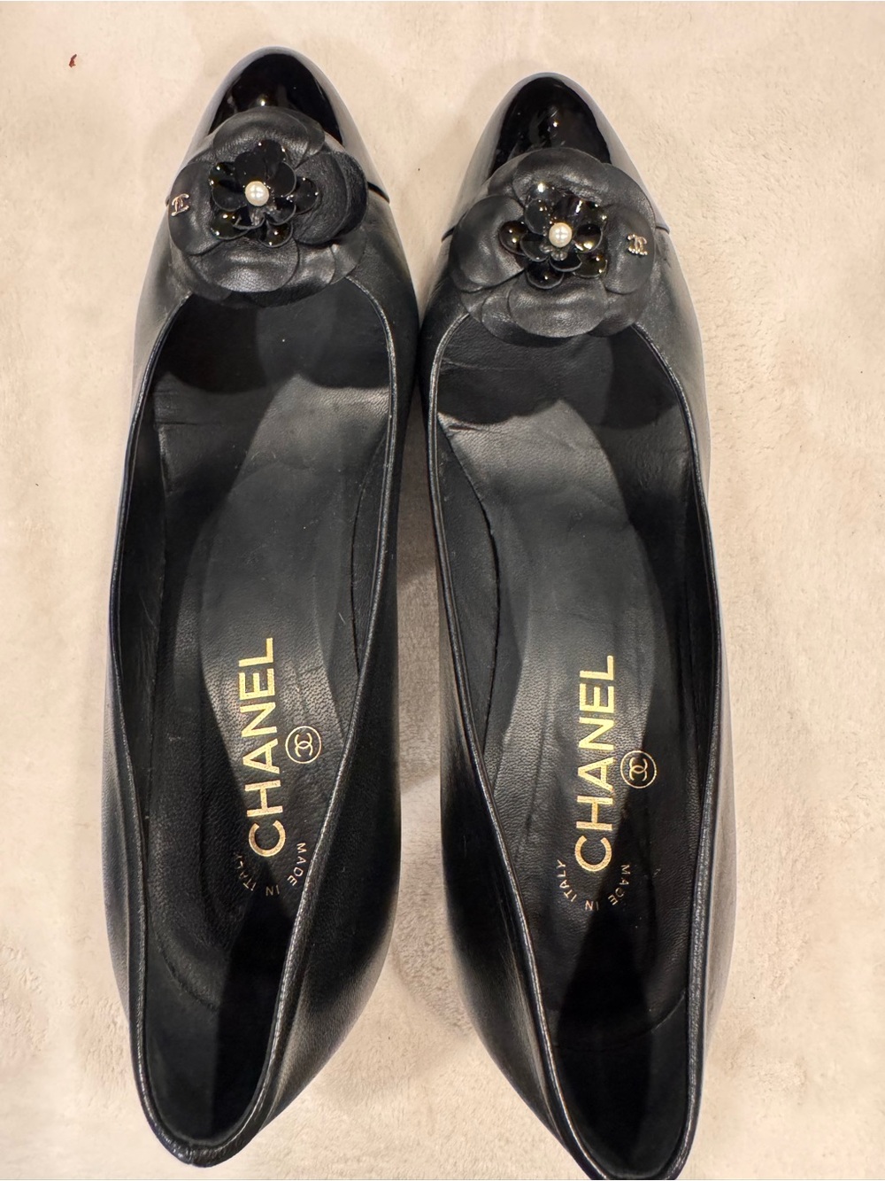 CHANEL Black Leather Camellia pumps with Pearl Accent great condition